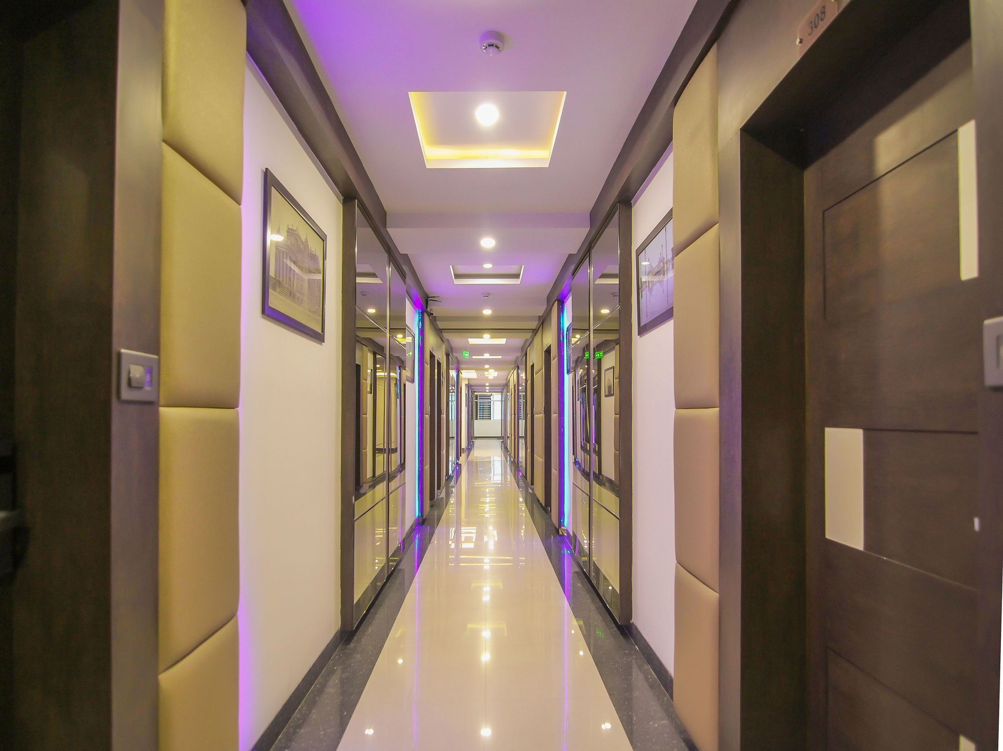 Moments Hotel Lakhnau Kültér fotó